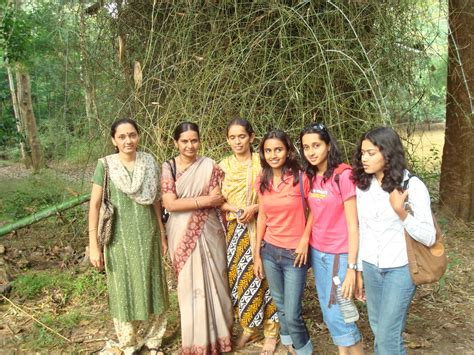 Lennteenmer Kerala College Girls