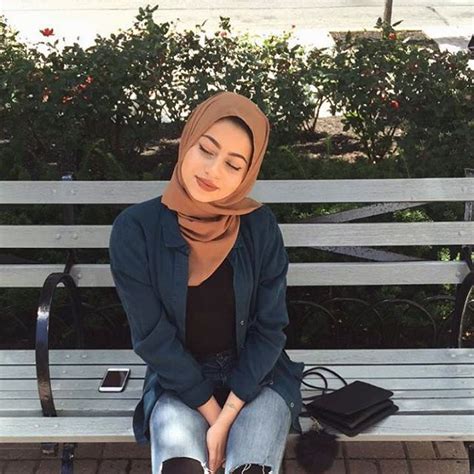 A Happy Fatima Cute Hijabi Outfits Hijabi Fashion Pretty Girls Selfies