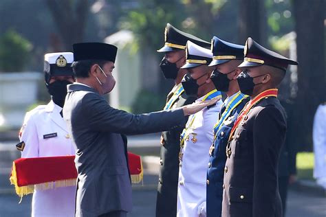 sekretariat kabinet republik indonesia presiden jokowi lantik  perwira remaja tni  polri