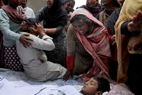 Suicide Attacks On Pakistan Churches Kill 15 The New York Times