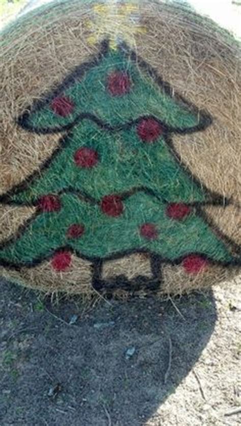 christmas tree    hay bale hay bale decorations decorated hay bales hay bale art