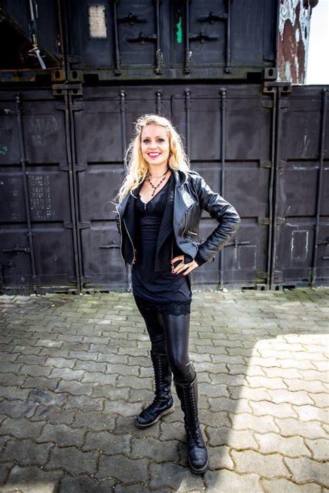 dr martens blog grunge fashion outfits black boots women fashion
