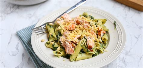 pasta pesto met spinazie en zalm snel klaar lekker en simpel