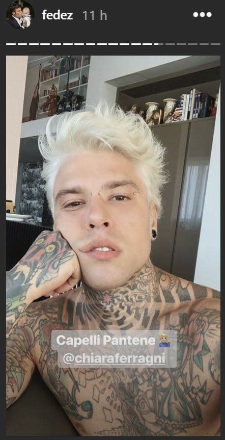 Fedez sembra aver trovato una nuova passione: Fedez cambia il colore dei suoi capelli e diventa biondo ossigenato