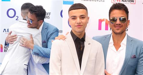 peter andre  son junior embrace  awards show  teenager launches