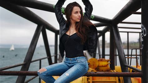 Brunette Model Jeans Outdoors Coolwallpapers Me