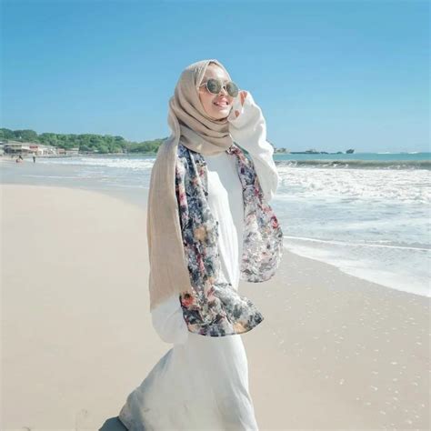 14 Tren Outfit Ke Pantai Hijab Untuk Inspirasi Gaya Kamu Saat Liburan