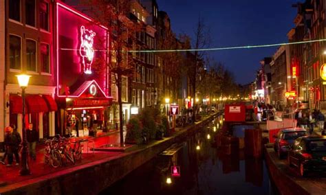 amsterdam mayor under fire for red light district closure idea