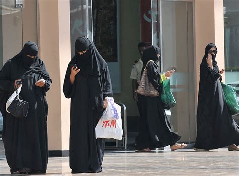 Saudi Arabian Women Banned From Starbucks After Collapse