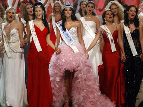 Crisis Plagued Miss Venezuela Pageant Seeks New Start