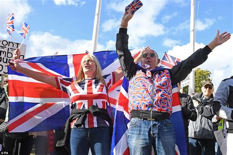 organisers claim close   million anti brexit protesters  marching  parliament