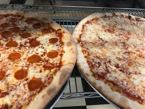 cheese  pepperoni slices authentic  york style hand tossed pizza