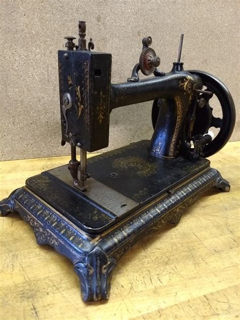 harris defiance  hand crank sewing machine shuttle bobbin needle  catawiki