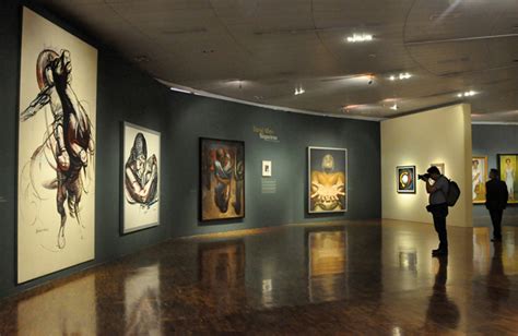 colección abierta en el museo de arte moderno de reporteros