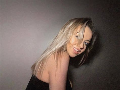 Sonya Well Profile Stripchat Webcam Model Camwox