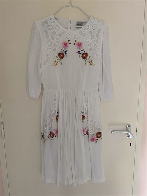 witte jurk met bloemen van asos vinted