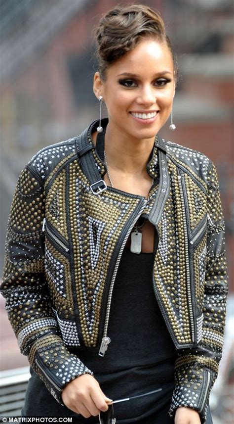 alicia keys shuns sex appeal for safety first approach while filming pop video in new york