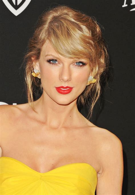 Taylor Swift ♥ Taylor Swift Red Lipstick Taylor Swift