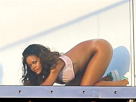 Rihanna Posa Desnuda En Su Más Reciente Sesión De Fotos Telemundo