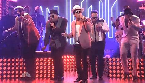 mark ronson and bruno mars perform “uptown funk” and debut “feel right” on ‘saturday night live