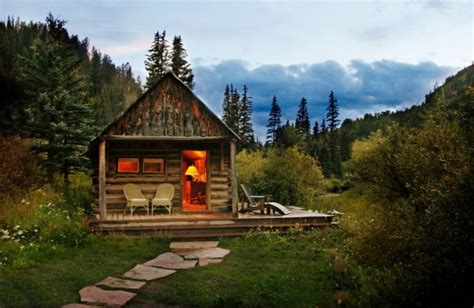 relaxshackscom thirteen tiny dream log cabins   floating log home