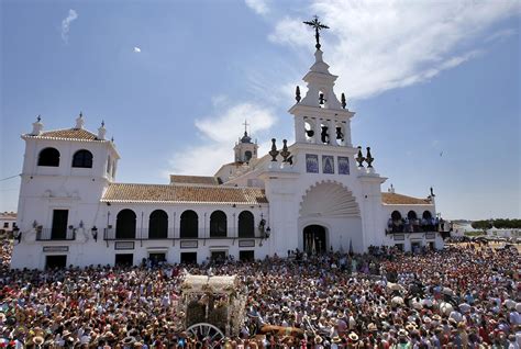 el rocio  en vivo desde la aldea almontena  abc de sevilla