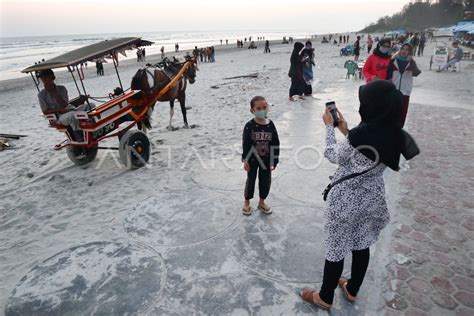 Pantai Panjang Bengkulu Kembali Ramai Antara Foto
