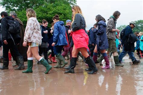Glastonbury 2014 Mud Arrives At Glastonbury Festival As Kaiser Chiefs