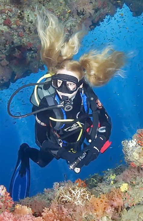 Pin By Darwin On Wts2 Scuba Diving Girl Scuba Girl Scuba Woman