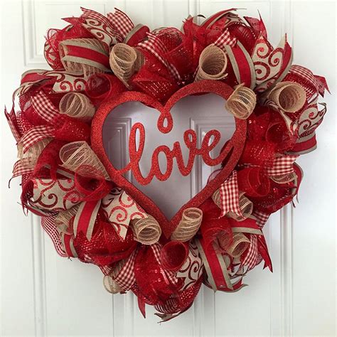 20 Diy Valentine S Day Wreaths That Will Make You Say Xoxo