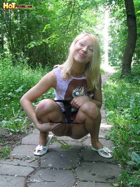 blonde loves pissing for the camera pichunter