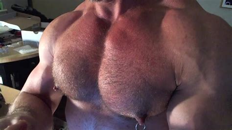 cocky muscle daddy injects roids and jacks off