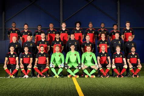 rode duivels poseren voor officiele ploegfoto gazet van antwerpen