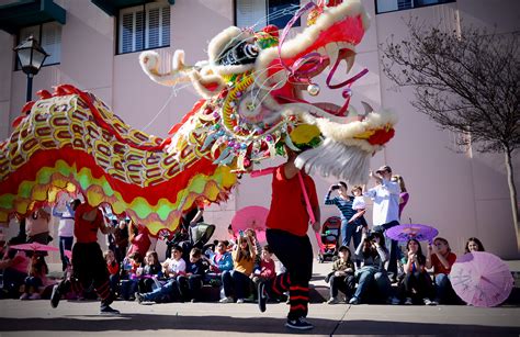 golden dragon parade  lunar  year closes la chinatown streets daily news