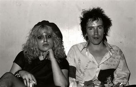 “the short and tragic romance” photos of nancy spungen and sid vicious together in 1978