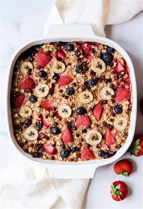 berry banana baked oatmeal with chocolate chips vegan