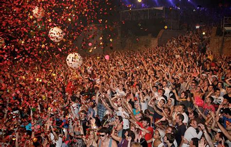barcelona summer festivals celebrations