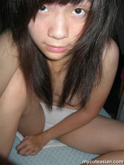 cute asian girl nude selfies
