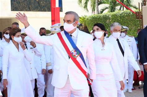 Dominican Republic S New President Takes Office Warning Of