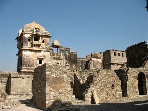 chittorgarh fort historical facts  pictures  history hub