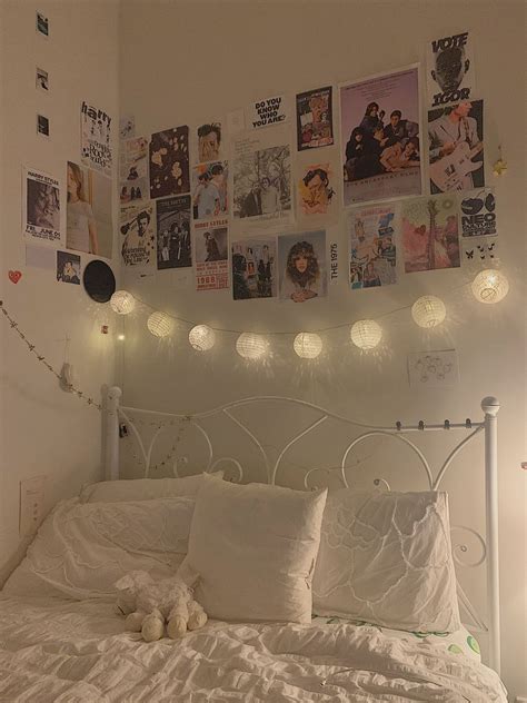 pin  olivia  interior aesthetic bedroom photo wall decor