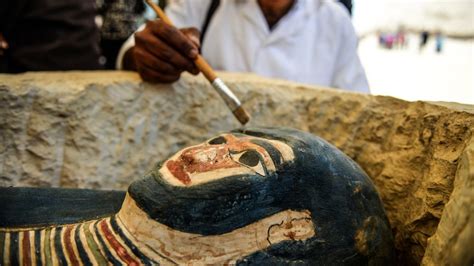 ancient egyptian burial found with bizarre hieroglyphs