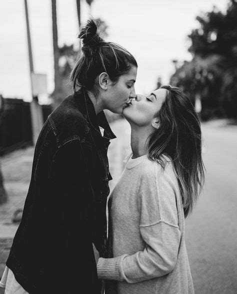 100 Lesbians Kissing Ideas Lesbians Kissing Cute Lesbian Couples