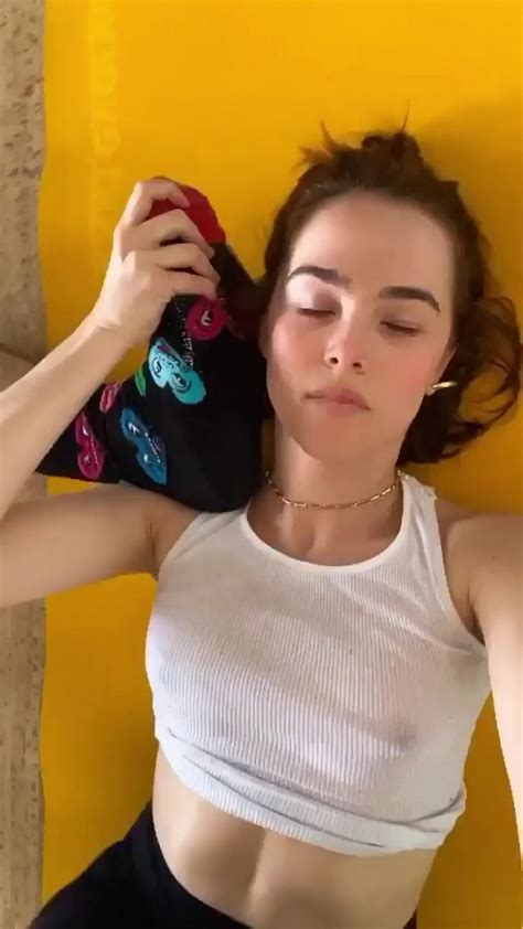 zoey deutch braless workout 4 pics video the fappening