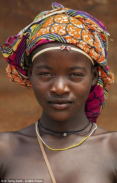 tariq zaidi photographs angolan tribeswomen s hairstyles daily mail