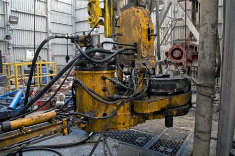 oil rig rotary table drilling stock photo image  business petroleum