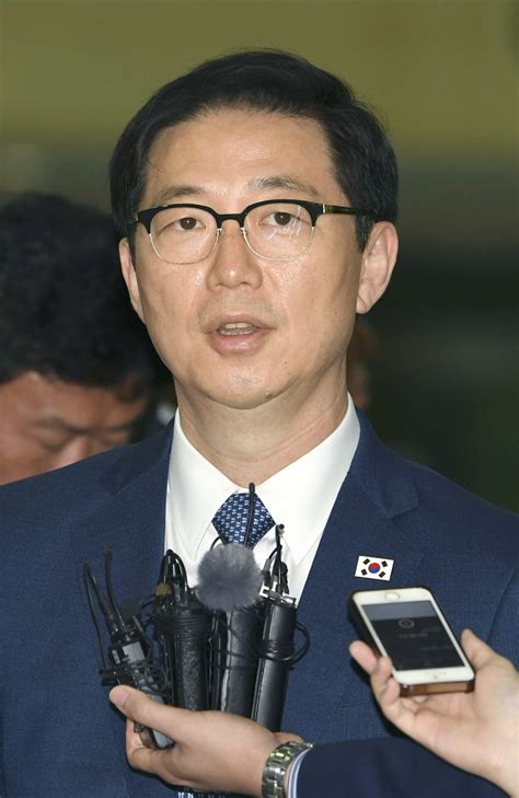 south korean officials visit north korea to prepare for