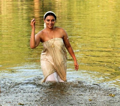 Swetha Menon Bath Seen Indian Spicy Actress Photos