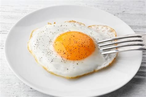 perfect sunny side  eggs recette magazine