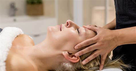 is an indian head massage the secret to thick luscious locks the treatment files